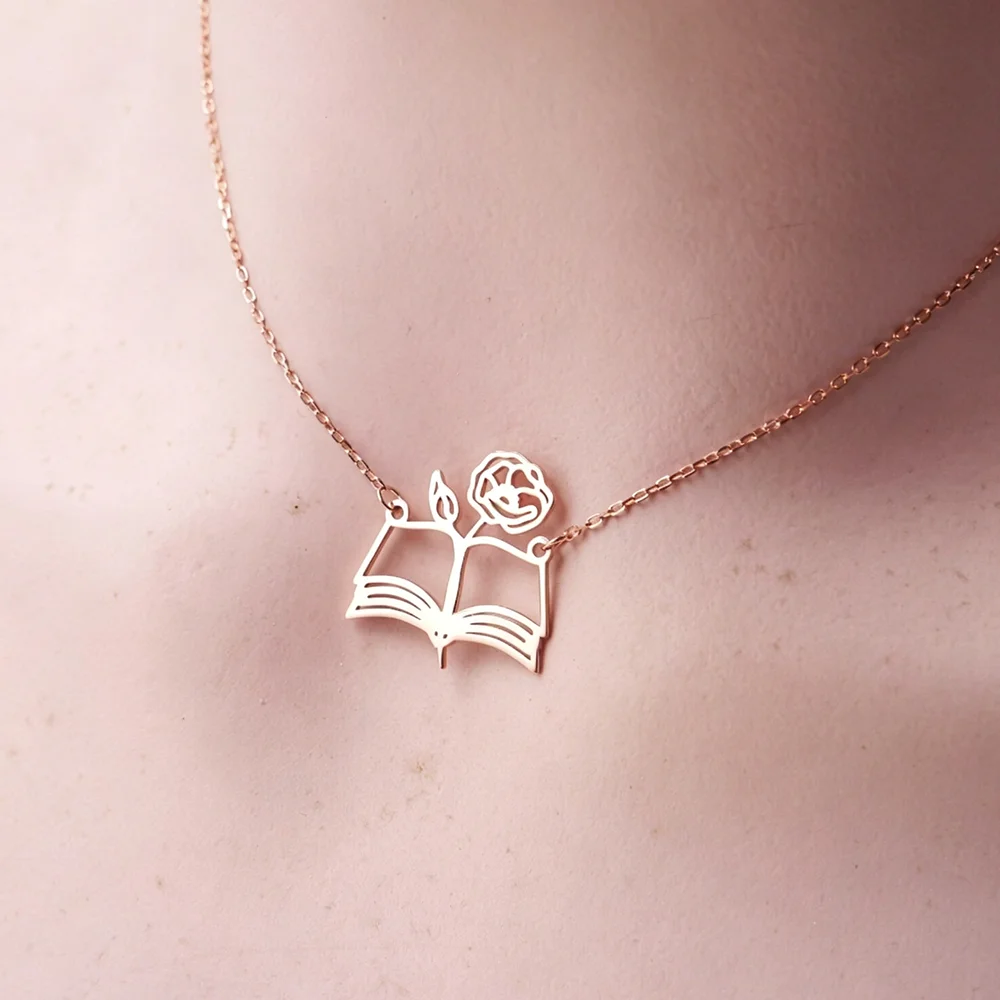 قلادة على شكل كتاب مفتوح مزينة - مراجعة Birth Flower Necklace وسعره