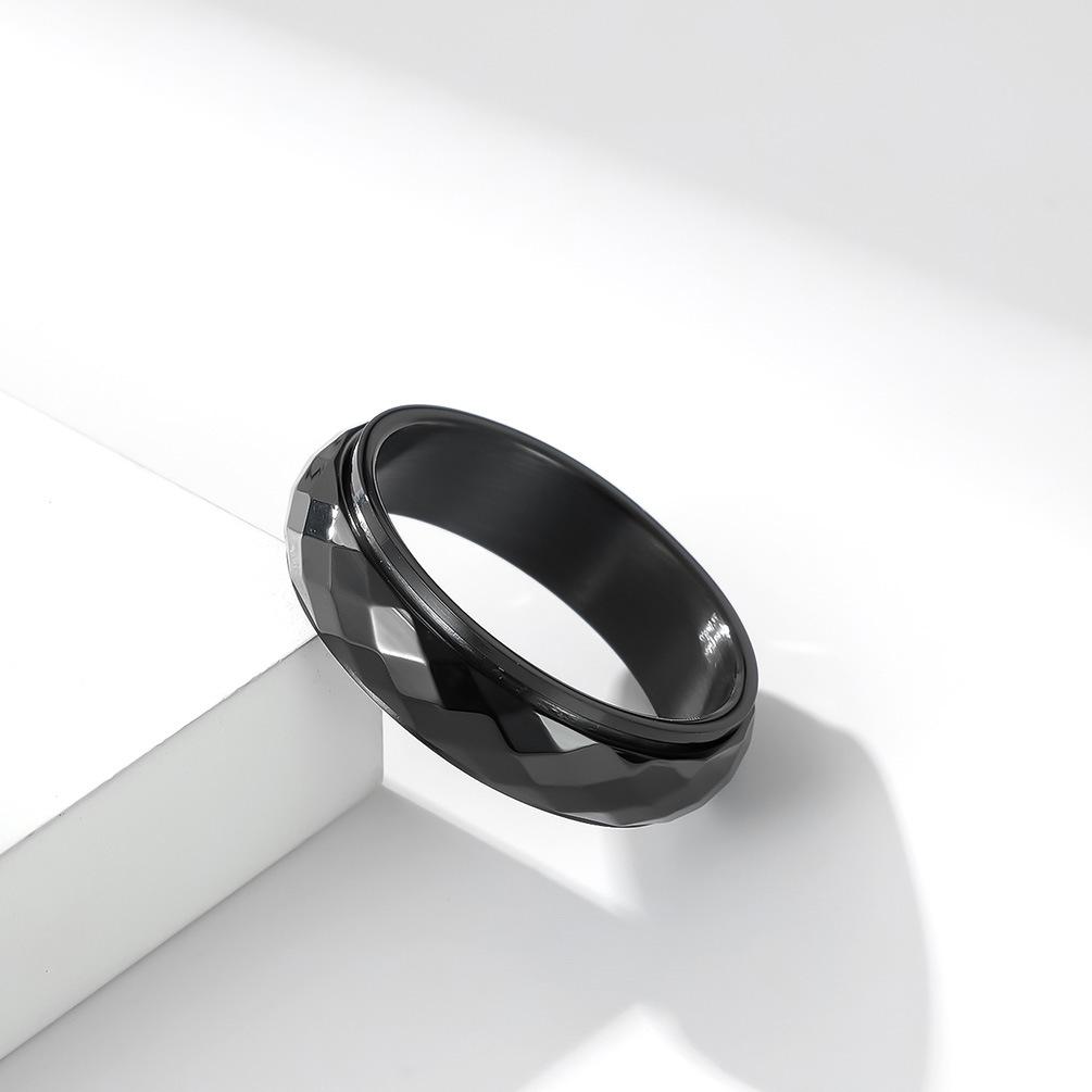 حلقة من الفولاذ المقاوم للصدأ  - مراجعة Initial Ring Custom وسعره